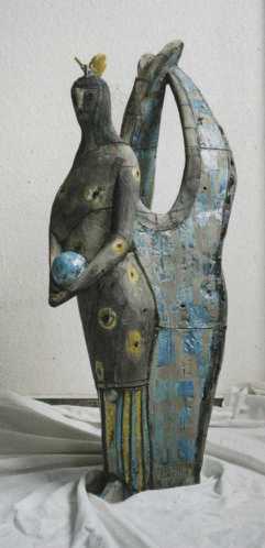 Engel mit blauer Kugel